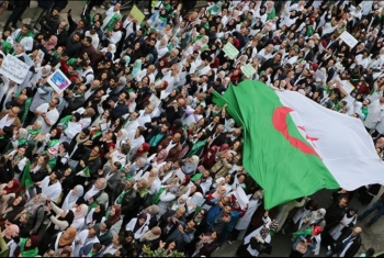  آلاف الجماهير الجزائرية تهتف لأبوتريكة في الدقيقة 22