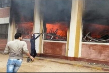  حريق يلتهم مدرسة عمر الفاروق بالزقازيق بسبب 