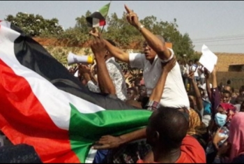  لوموند: ثوار السودان متخوفون من تدخل السيسي