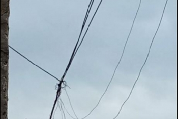  بالصور.. سقوط أسلاك الكهرباء في شوارع قرية بأولاد صقر بعد هطول الأمطار