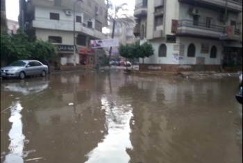  أهالي منشأة أبوعمر بالحسينية يشكون من غرق الشوارع بمياه الأمطار