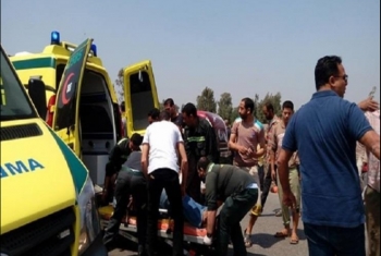  إصابة 13 من عمال اليومية بحادث انقلاب سيارة ربع نقل في نزلة العاشر