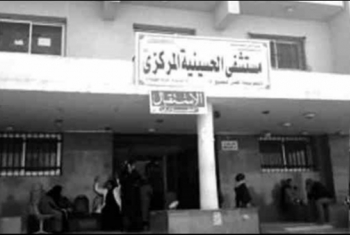  تجمهر المواطنين داخل مستشفي الحسينية لإقالة المدير بعد تدهور الخدمات الصحية