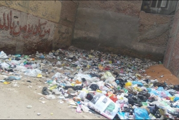  الزقازيق|  سكان منطقة الحناوي يستغيثون بسبب انتشار تلال القمامة