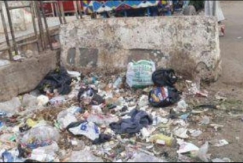  أهالي مشتول السوق يطالبون بزيادة أعداد صناديق القمامة