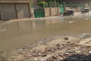  أهالي بلبيس يستغيثون من انتشار مياه الصرف الصحي في الشوارع