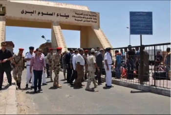  وصول 10 مصريين مصابين في حريق طرابلس