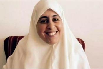 زوجة الشاطر: استمرار التنكيل بعائشة في سجون الانقلاب رغم تدهور حالتها الصحية