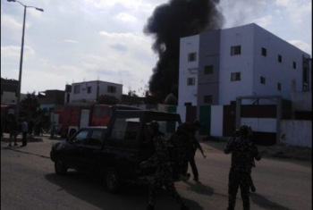  مصرع عامل وإصابة 5 آخرين في حريق مصنع دهانات بالصالحية الجديدة