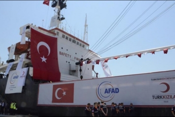  تركيا ترسل سفينة مساعدات إنسانية الى الصومال