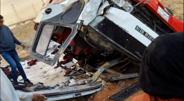 إصابة 22 شخصًا في حادث سقوط أتوبيس بالطريق الإقليمي 