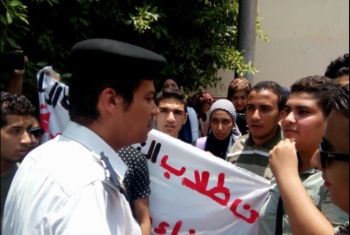  تظاهرات لطلاب الثانوية أمام وزارة 