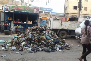  أهالي بلبيس يستغيثون من انتشار القمامة بالشوارع