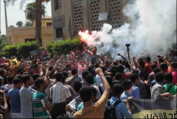  اندبندنت: جيل المظاهرات في مصر صار جيل السجون