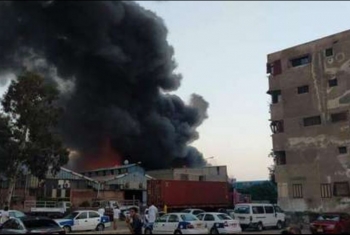  حريق هائل يلتهم محتويات مصنع ومخازن عدة بالمنطقة الصناعية في بورسعيد