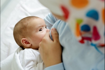  الرضاعة الطبيعية تساعد على اكتمال نمو الأطفال الخُدج (دراسة)