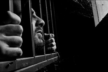  معتقل يواجه الموت داخل سجن مركز ههيا وأسرته تستغيث لإتقاذ حياته