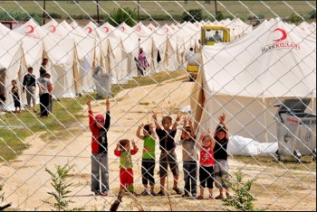  أوغلو يدعو لإجراء استفتاء بشأن منح الجنسية التركية للسوريين