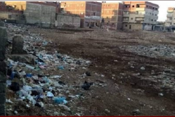  أهالي صان الحجر يشكون انتشار القمامة خلف مجلس المدينة