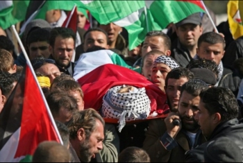  تشييع جثمان فلسطيني استشهد برصاص الصهاينة داخل منزله بالضفة
