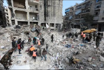  الخوذ البيضاء تطالب مساعدة المجتمع الدولي بعد الزلزال المدمر